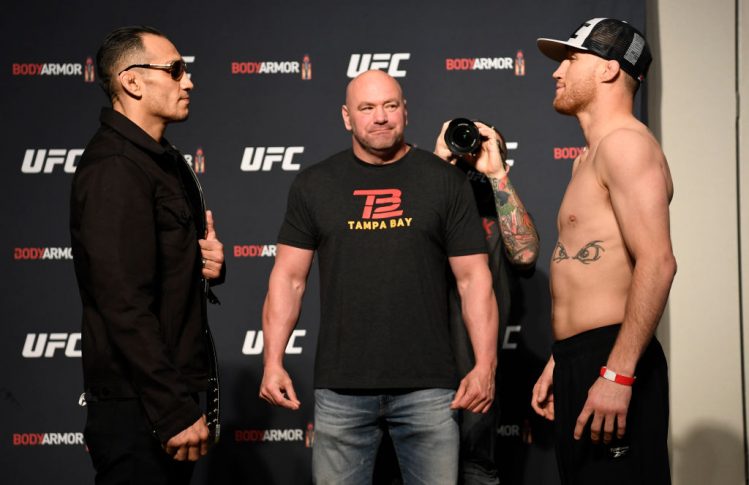 UFC 249:計量後のフェイスオフに臨んだトニー・ファーガソンとジャスティン・ゲイジー【アメリカ・フロリダ州ジャクソンビル/2020年5月8日(Photo by Mike Roach/Zuffa LLC)】