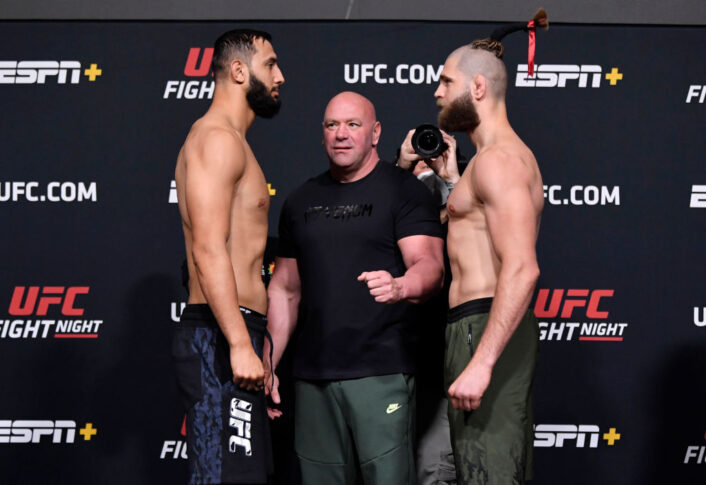 UFCファイトナイト・ラスベガス25:公式計量後のフェイスオフに望んだドミニク・レイエスとイリー・プロハースカ【アメリカ・ネバダ州ラスベガス/2021年4月30日(Photo by Jeff Bottari/Zuffa LLC via Getty Images)】